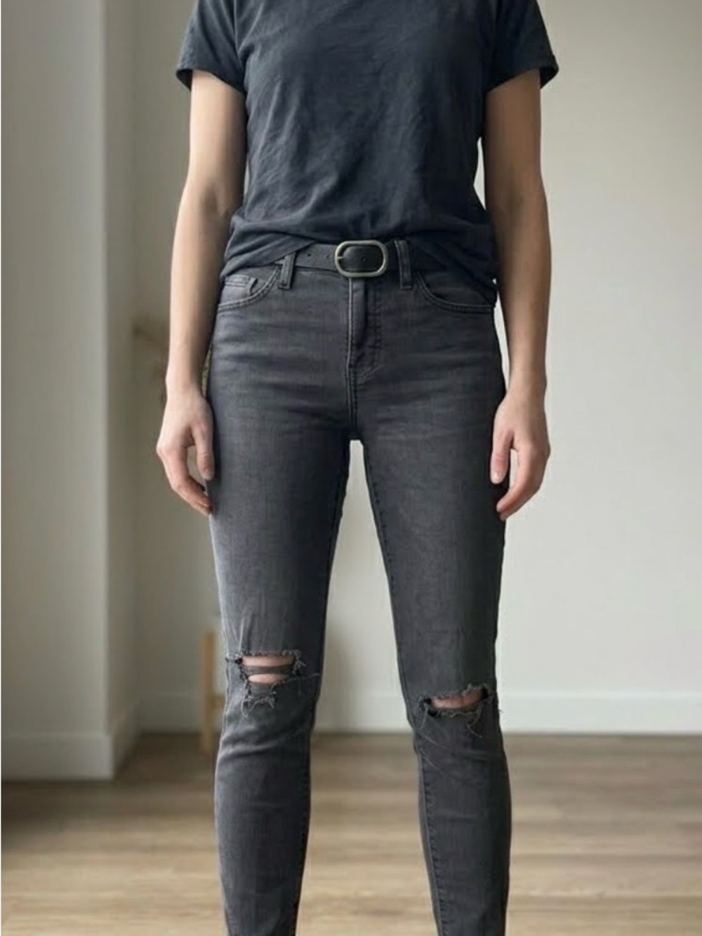 Madewell 9" Mid-Rise Skinny Jeans in Black Sea Distressed Raw Hem Size 28 0429